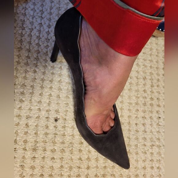 Stuart Weitzman Gray Luxe Suede Pointy Toe Stilleto Heel Pumps sz.9 Ret $425 - Picture 11 of 11